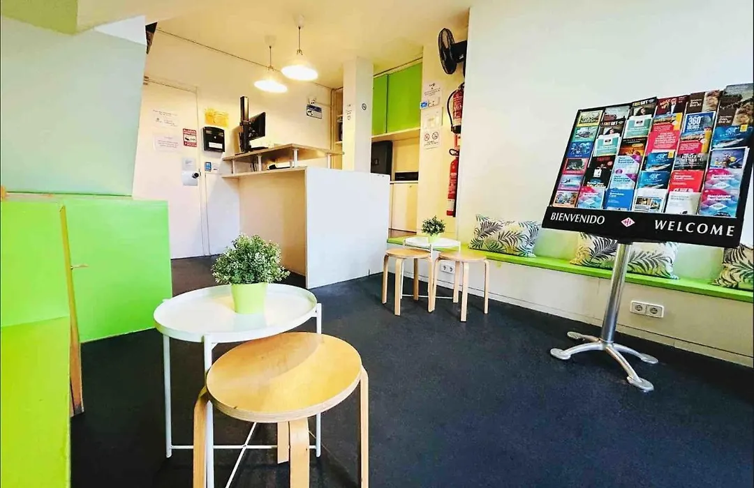 Central And Basic Universitat For Young Hostel-1